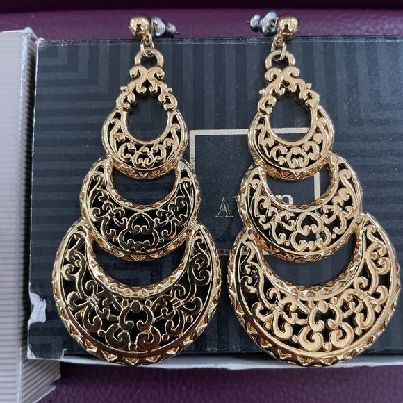 Avon Gold-Tone Spiral and Filigree Earrings - Picture 2 of 3